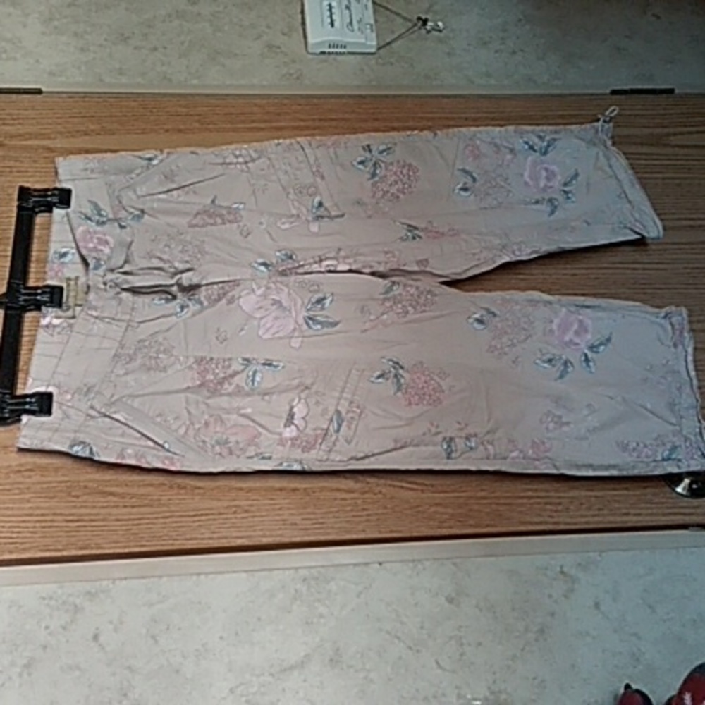 Democracy High Rise Cargo Capris